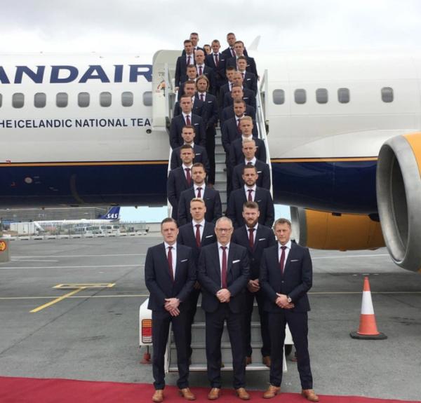 冰岛队出征世界杯合影