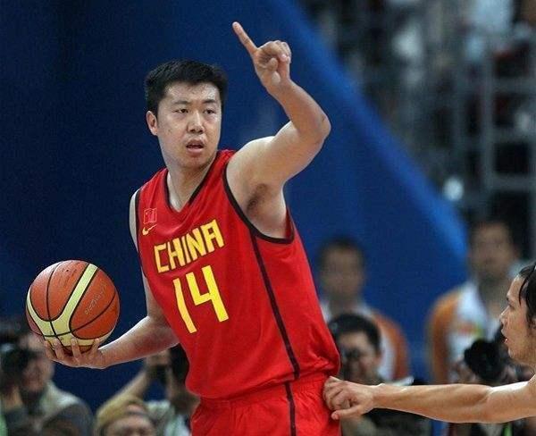 中国男篮史上最强的一套阵容，此五人巅峰若一队定能打进世界四强